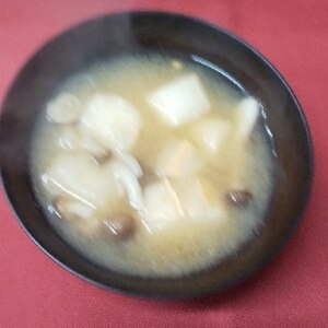 節約！かぶの葉とお麩の味噌汁